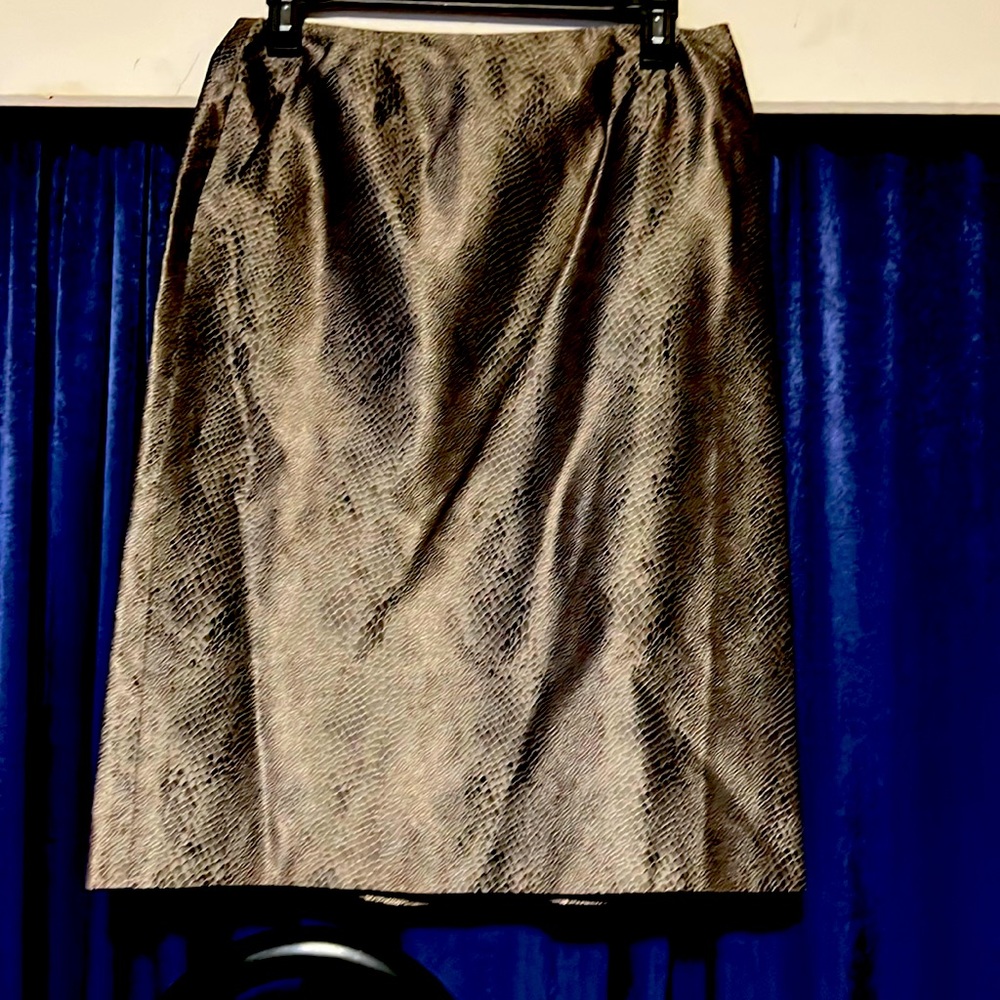 Matching to top snake luxury skirt cute pleats in back